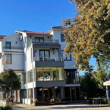 Hotel Tirona Tushemisht